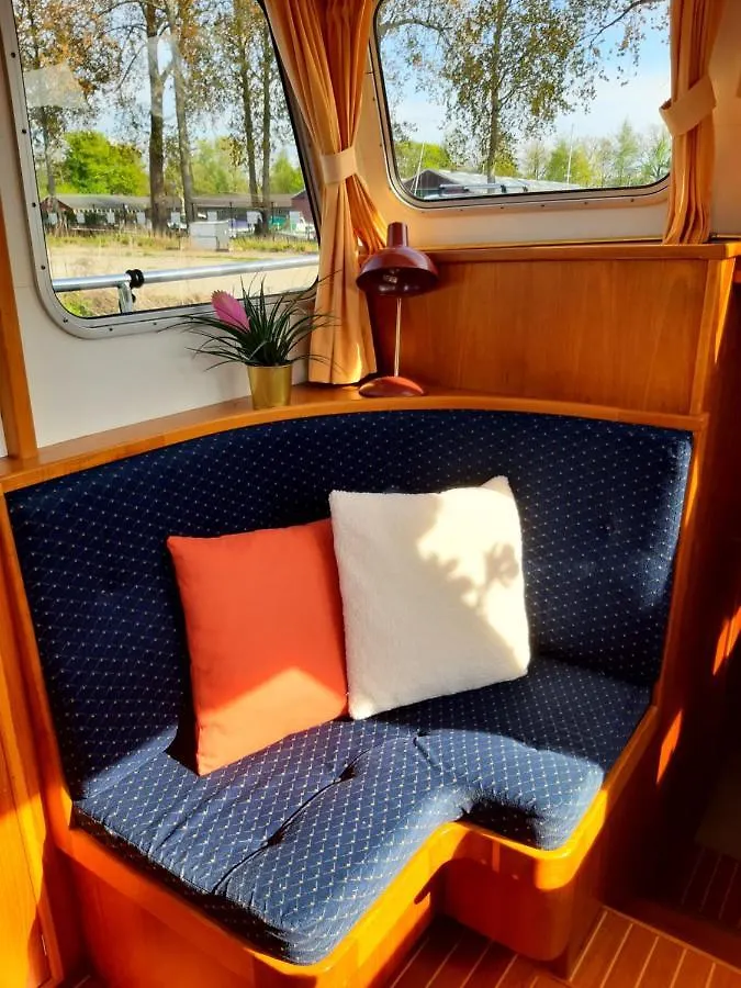 Motor Yacht Amazone Hotel Amsterdam Botel