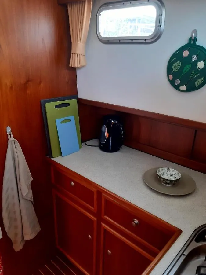 Botel Hotel Motor Yacht Amazone Amsterdam Niederlande