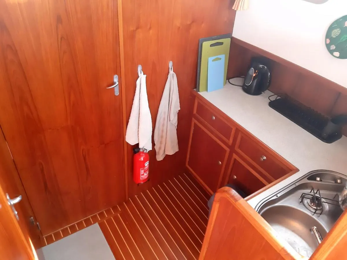 Hotel Motor Yacht Amazone Amsterdam 0*,  Niederlande